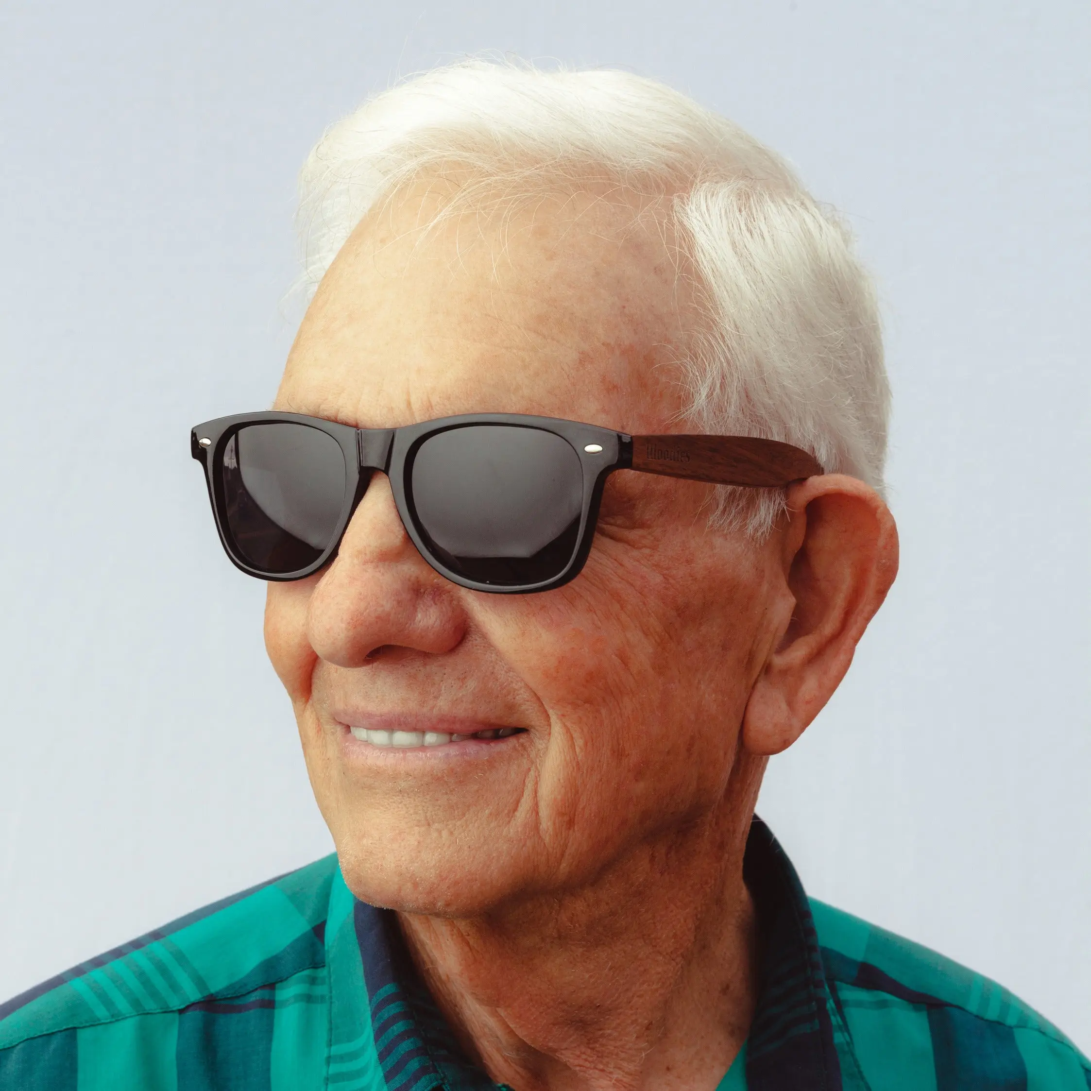 Walnut Classic Sunglasses With Polarized Lenses - Image 6